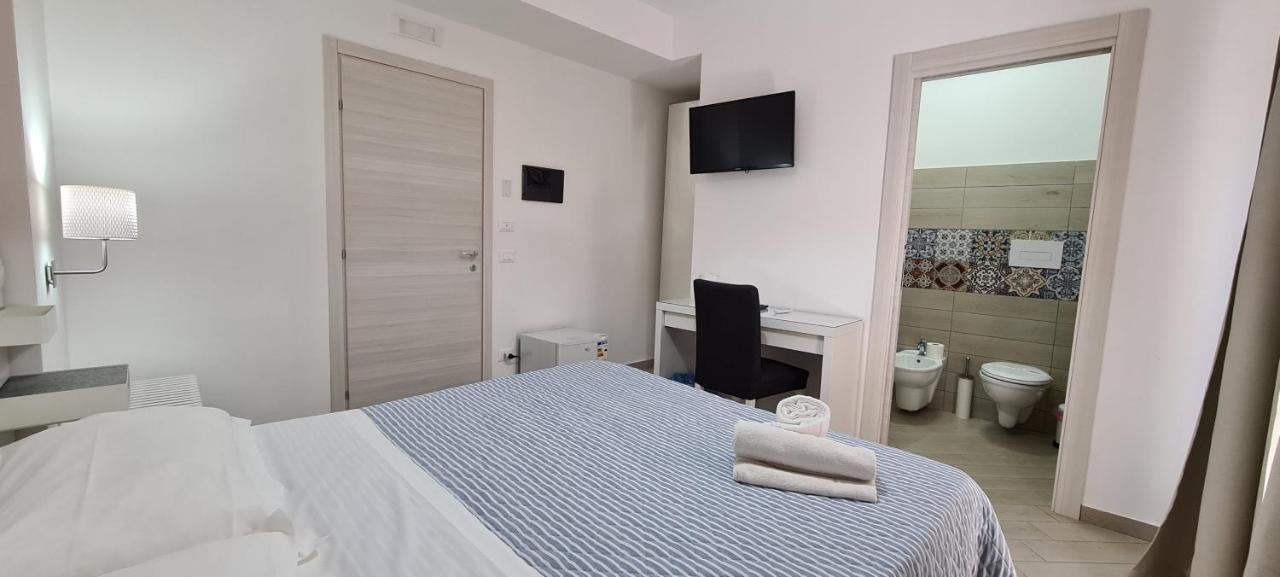 Belvedere Rent Rooms Campofelice Di Roccella Eksteriør bilde