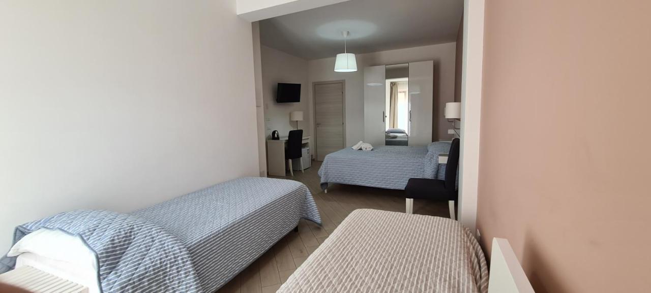 Belvedere Rent Rooms Campofelice Di Roccella Eksteriør bilde