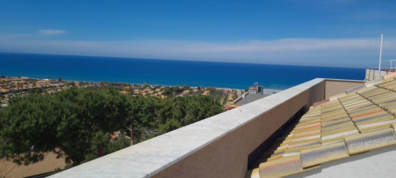 Belvedere Rent Rooms Campofelice Di Roccella Eksteriør bilde