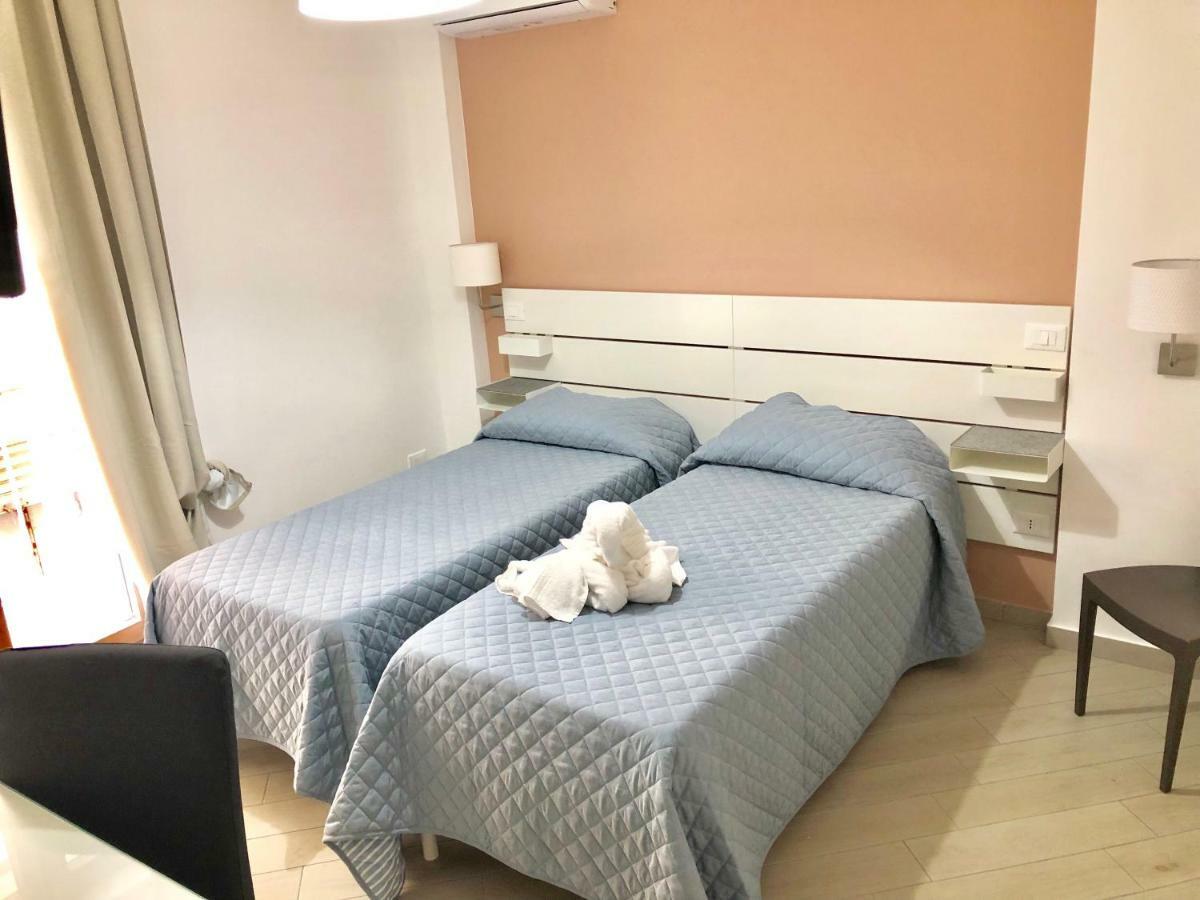 Belvedere Rent Rooms Campofelice Di Roccella Eksteriør bilde